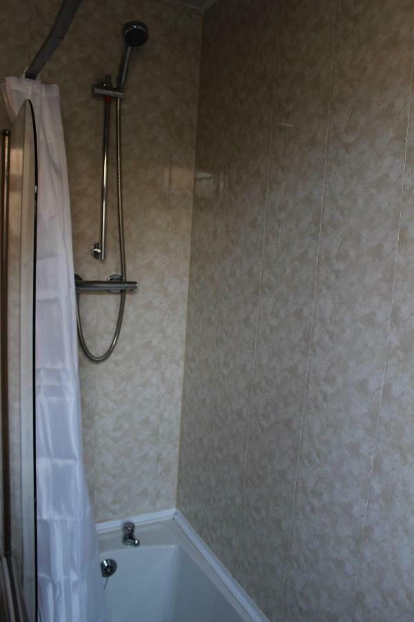 John St Town House - Self Catering - Guesthouse Style - Great Value Family And Double Rooms Workington Exteriör bild