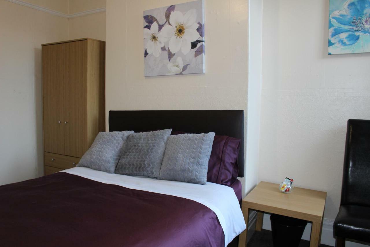 John St Town House - Self Catering - Guesthouse Style - Great Value Family And Double Rooms Workington Exteriör bild